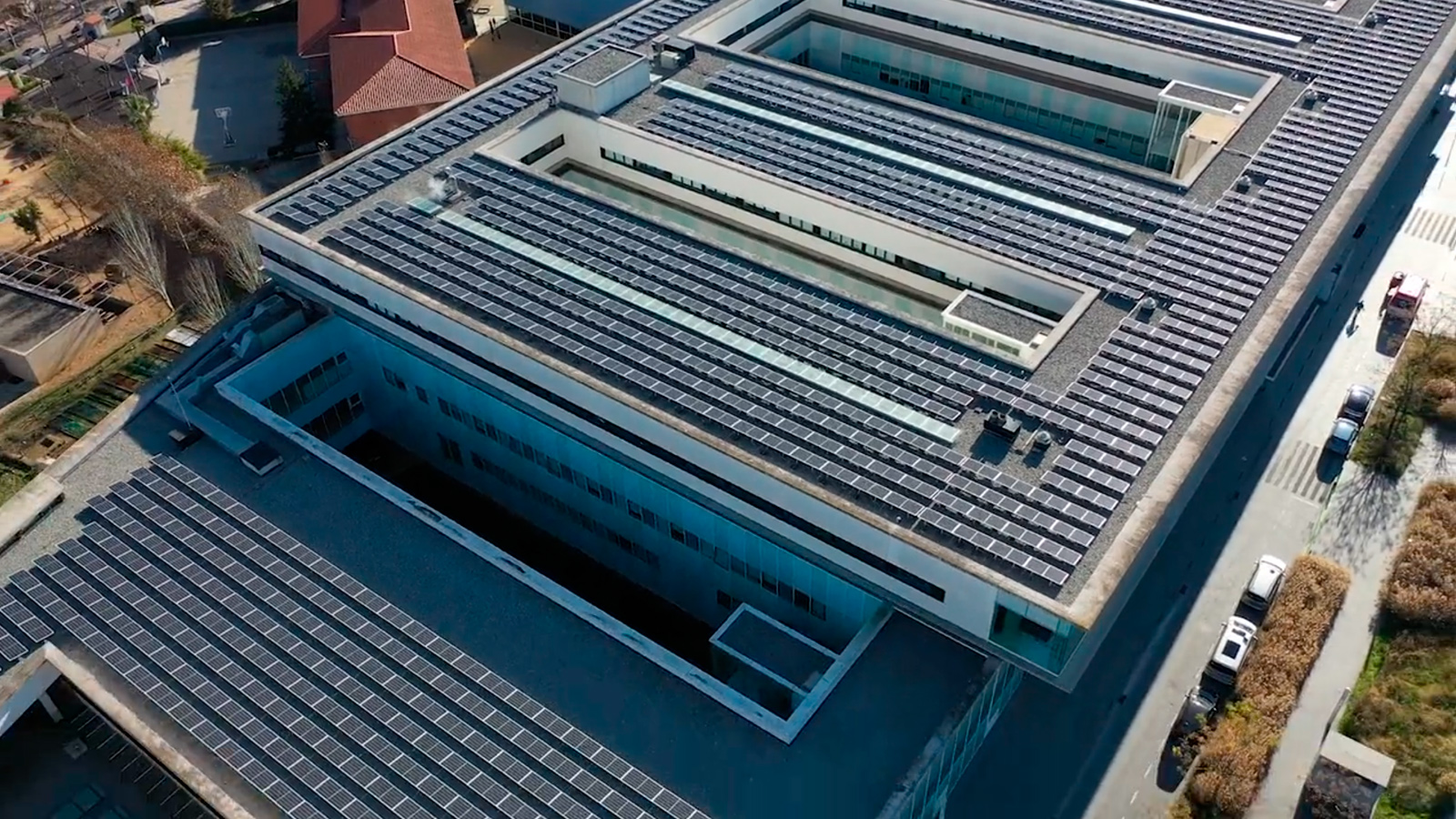 instalcion fotovoltaica sobre cubierta en barcelona